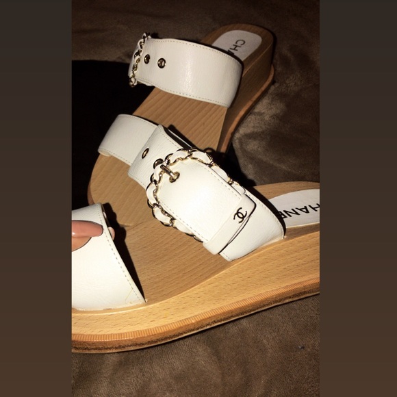 🌺Sold✨Chanel  Gold Woven Sandal Mules - Picture 5 of 8